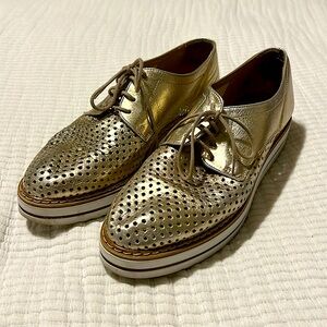 WHITE MOUNTAIN Gold Loafers